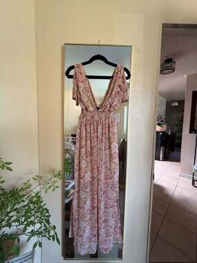 Forever 21 Floral Print V-Neck Shirred Waist Maxi Dress